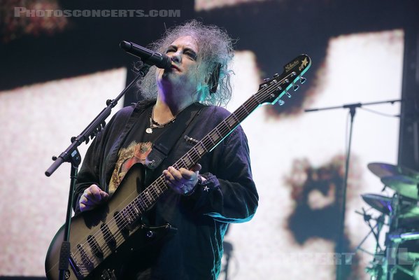 THE CURE - 2022-11-28 - PARIS - Accor Arena - Robert James Smith